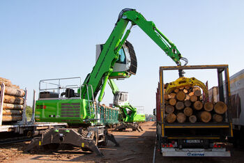 Umschlagbagger / Umschlagmaschine SENNEBOGEN 818 E Holzumschlag Sägewerk Holzgreifer