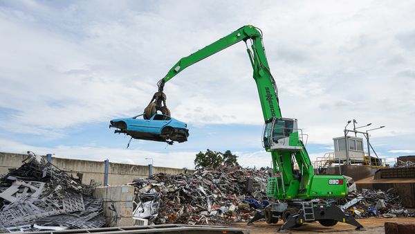 SENNEBOGEN 830G - Scrap yard