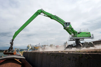 SENNEBOGEN material handler 870 mobile port handling ship unloading loading clamshell grab general cargo