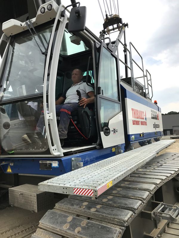 SENNEBOGEN crawler crane 2200 E