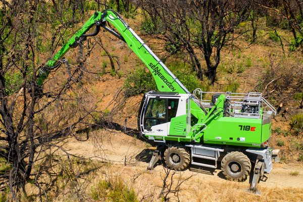 SENNEBOGEN 718 timber material handler, tree care machines for cleanup work after wildfires in California, USA