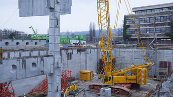 Hochbau Hoch-und Tiefbau SENNEBOGEN 7700 Raupenkran Raupe