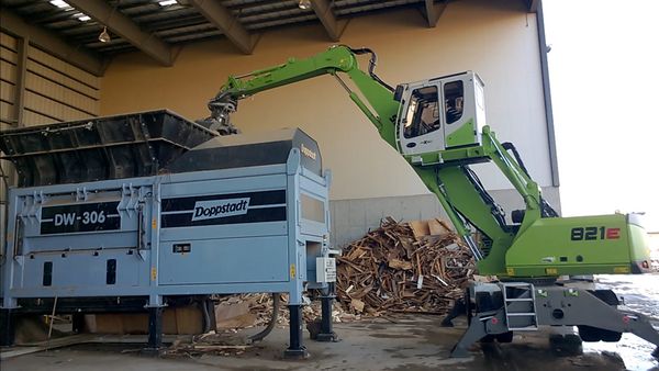 SENNEBOGEN Schulung Training 821 E-Serie Mobilunterwagen Umschlagbagger Umschlagmaschine