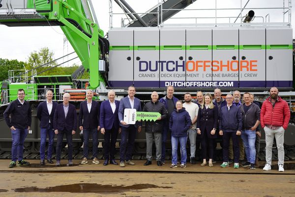 SENNEBOGEN 6220 HD 220-t-Seilbagger bei der Übergabe an Dutch Offshore für Offshore-Schwerlast und Dredging-Anwendungen