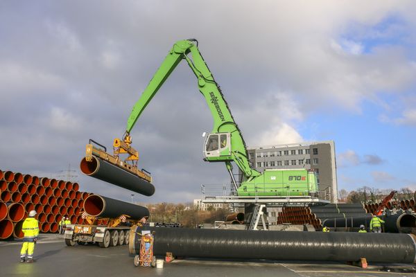Download (300 dpi) SENNEBOGEN material handler 870 E