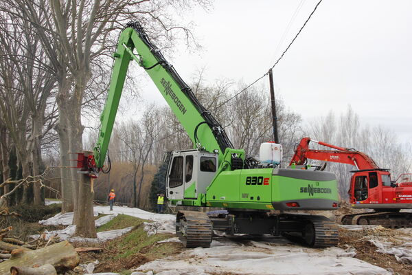 SENNEBOGEN 718 M Mobil Umschlagbagger Umschlagmaschine 830 HD Raupe Baumfällung