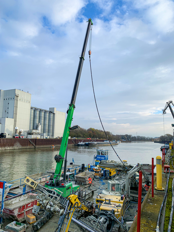 Port construction_SENNEBOGEN telecrane_Straubing_port_quay_pile_wall Port construction_SENNEBOGEN telecrane_Straubing_port_quay_pile_wall