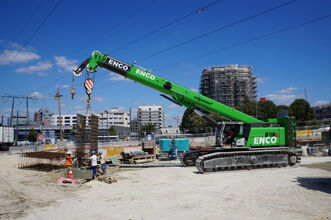 SENNEBOGEN 6113 E Crawler telecrane during lifting work on a Paris construction site