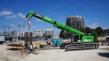 MOVE BIG THINGS unter 225.000 Volt Hochspannung:  SENNEBOGEN 120 t Raupentelekran erfüllt als einziger Kran die Anforderungen auf Pariser Baustelle