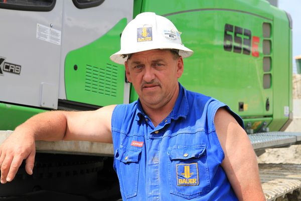 Download (RGB, 300 dpi) SENNEBOGEN 653 E-Series telescopic crawler crane lifting works structural engineering