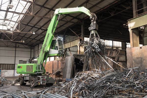 SENNEBOGEN material handler 821 E scrap handling waste management orange peel grab