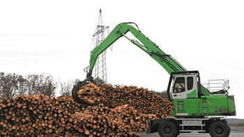 Pick & Carry Maschine im Praxiseinsatz: SENNEBOGEN 735 E-Serie bei Holz Weinzierl