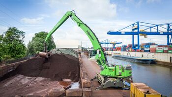 Efficient bulk handling with SENNEBOGEN electric material handler 860 E Hybrid