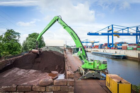 SENNEBOGEN 860 E Hybrid, electric material handler for efficient bulk handling, port handling