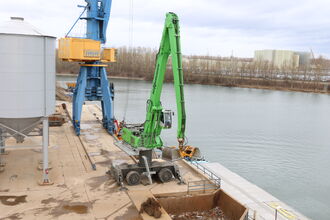 SENNEBOGEN 870 E handling excavator during port handling in Germersheim inland port