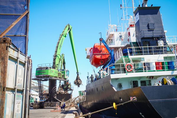 SENNEBOGEN 870-Umschlagbagger Hafen in Taiwan-Stauerei SENNEBOGEN 870-Umschlagbagger Hafen in Taiwan-Stauerei