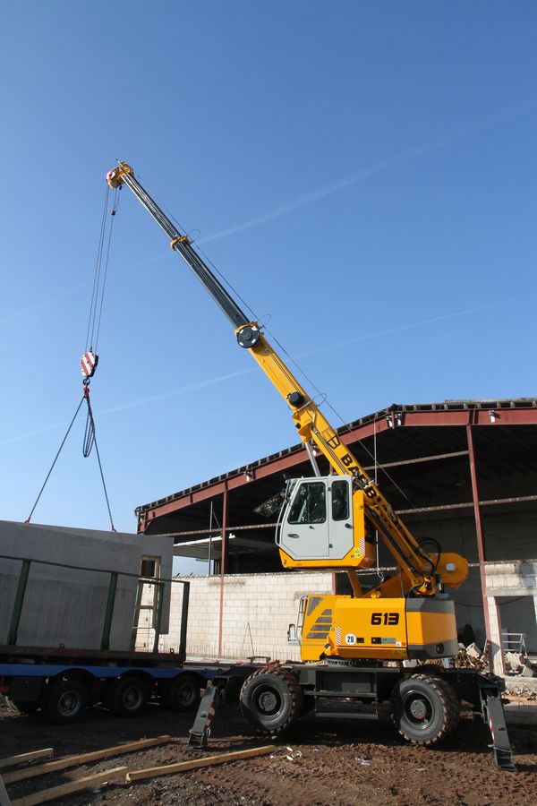 SENNEBOGEN 613 Mobil Teleskopkran Telekran Mobilunterwagen Hoch- und Tiefbau Hochbau