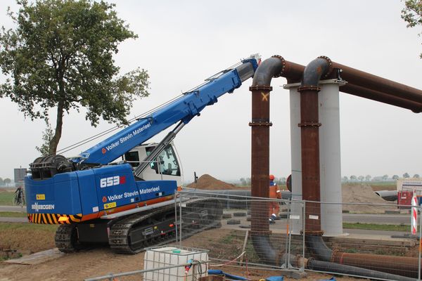  Telecrane SENNEBOGEN 653 E during lifting operations in the Netherlands