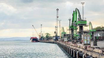 870 E Leistungsstark im Hafenumschlag