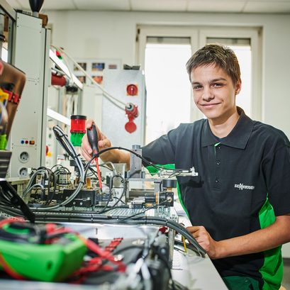 SENNEBOGEN training workshop