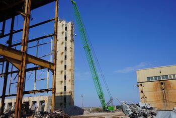 300 t demolition duty cycle crane with wrecking ball, Italy, Ferraro Group