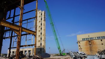 300 t demolition duty cycle crane with wrecking ball, Italy, Ferraro Group
