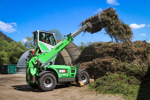 SENNEBOGEN Teleskoplader 355 E mit hochfahrbarter Kabine, Abfallrecycling, Österreich