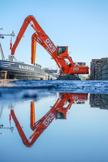 ship unloading SENNEBOGEN 835 material handler Belgium, cargo handling