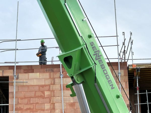 SENNEBOGEN_683_E_Telekran_funkgesteuerte_Rohbauarbeiten SENNEBOGEN_683_E_Telekran_funkgesteuerte_Rohbauarbeiten