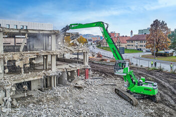 Abbruchbagger SENNEBOGEN 830 Abbruch selektiver Rückbau