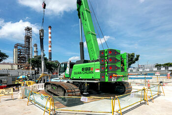 130 t telescopic crane SENNEBOGEN 6133 E crawler sheet pile construction site civil engineering