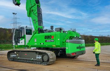 Abbruchbagger SENNEBOGEN 830 Demolition mit ablegbarem Kontergewicht für leichten Transport