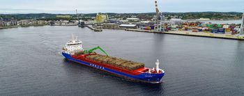 MV Nor Viking mit integriertem SENNEBOGEN 875 E auf See.