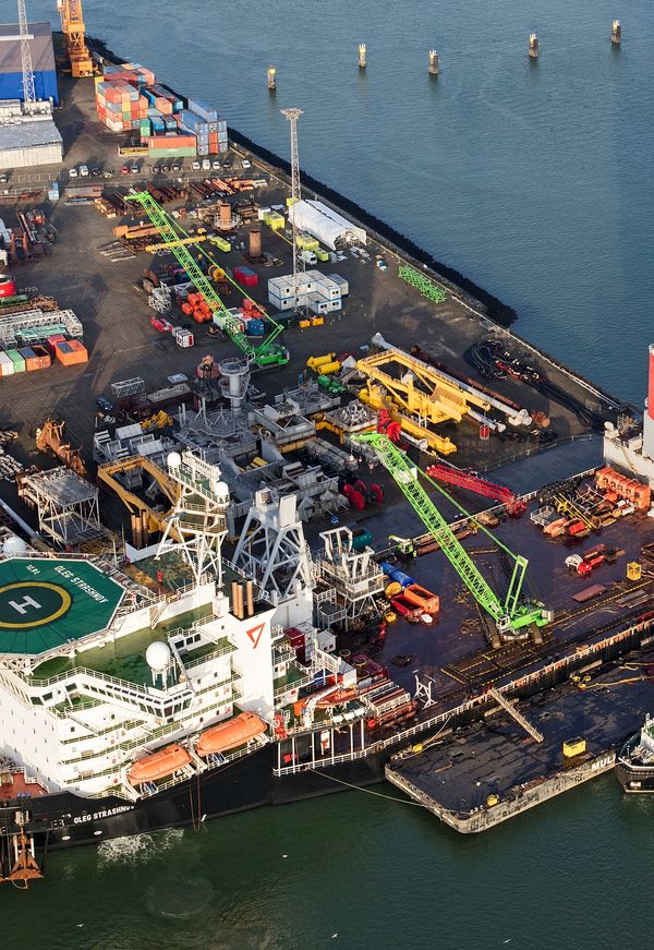 Crawler crane SENNEBOGEN 5500 and 7700 at Seaway Heavy Lifting 