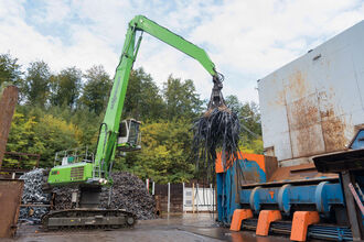 ELECTRIC MATERIAL HANDLER SENNEBOGEN 835 E in scrap recycling, shredding of industrial steel scrap 