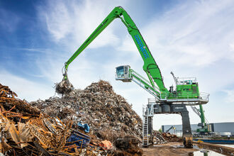 ship loading with SENNEBOGEN 875, material handler, port handling, scrap handing