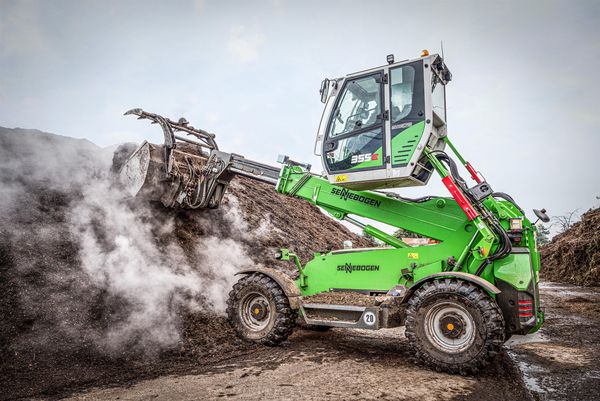 SENNEBOGEN 355 telehandler, composting plant, sorting of green waste, Germany SENNEBOGEN 355 telehandler, composting plant, sorting of green waste, Germany