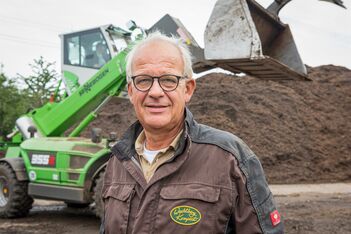 SENNEBOGEN 355 telehandler, composting plant, sorting of green waste, Germany