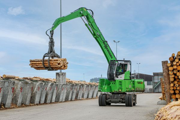 SENNEBOGEN material handler in saw mill, log transport, timber handling with timber grab SENNEBOGEN material handler in saw mill, log transport, timber handling with timber grab