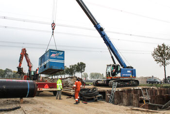 Telecrane SENNEBOGEN 653 E during lifting operations in the Netherlands