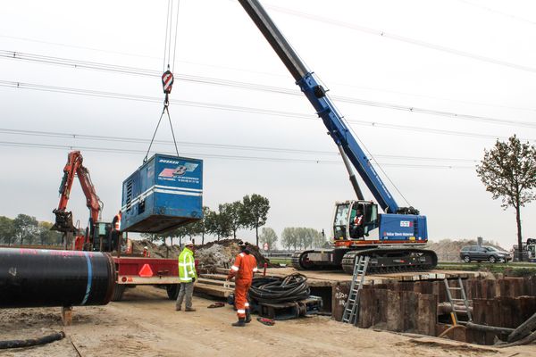 Download (300 dpi) Telecrane SENNEBOGEN 653 E during lifting operations in the Netherlands