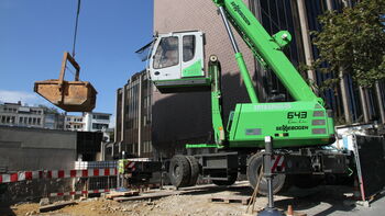 Baustellenlogistik auf engstem Raum: Kraneinsatz am Boulevard Royale