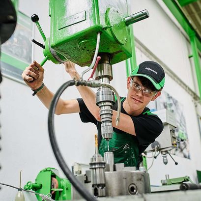 SENNEBOGEN training workshop