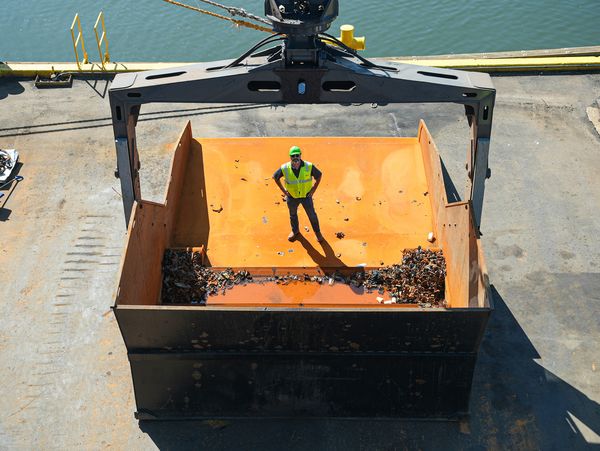 SENNEBOGEN 895 E Umschlagmaschine in Hafen USA