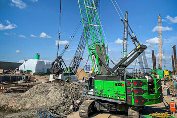 SENNEBOGEN 100 t duty cycle crane in clamshell grab operation on the prestigious project "New 5th lock chamber at Brunsbüttel" 