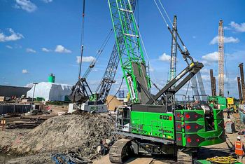 SENNEBOGEN 100 t duty cycle crane in clamshell grab operation on the prestigious project "New 5th lock chamber at Brunsbüttel" 