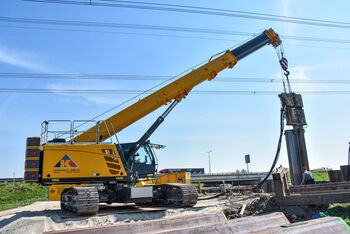 70 t telescopic crawler crane, SENNEBOGEN 673 E, SHEET PILE INSTALLATION UNDER HIGH VOLTAGE LINE, Netherlands