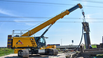 70 t telescopic crawler crane, SENNEBOGEN 673 E, SHEET PILE INSTALLATION UNDER HIGH VOLTAGE LINE, Netherlands