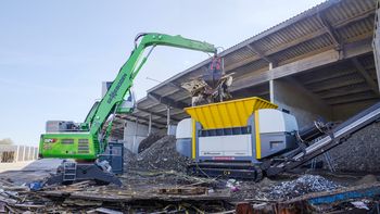 SENNEBOGEN showcases semi-autonomous shredder feeding with recycling excavator