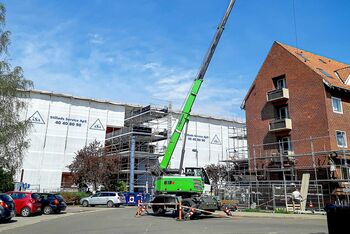 scaffolding with 16 t telescopic crane, SENNEBOGEN 613, Denmark